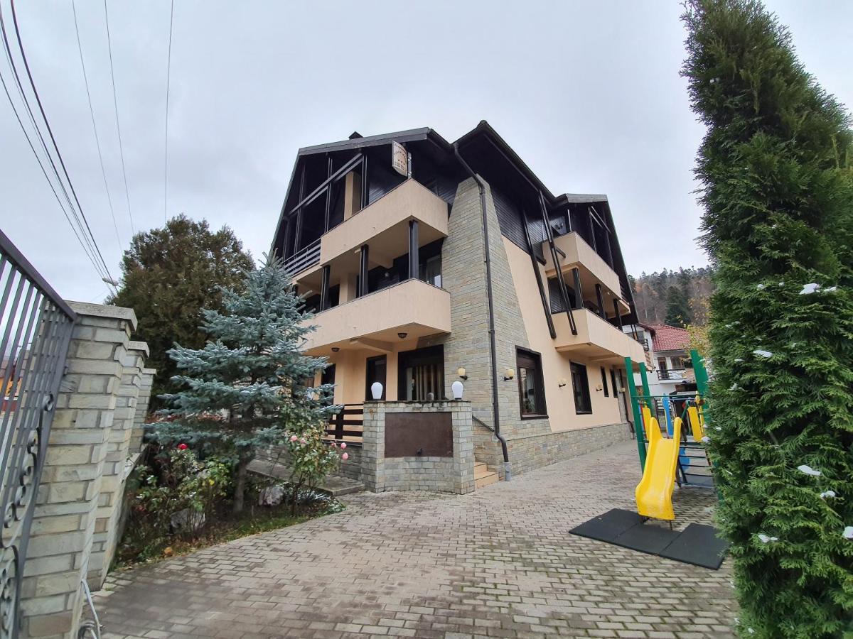 Pensiunea Public House Buşteni Exteriér fotografie