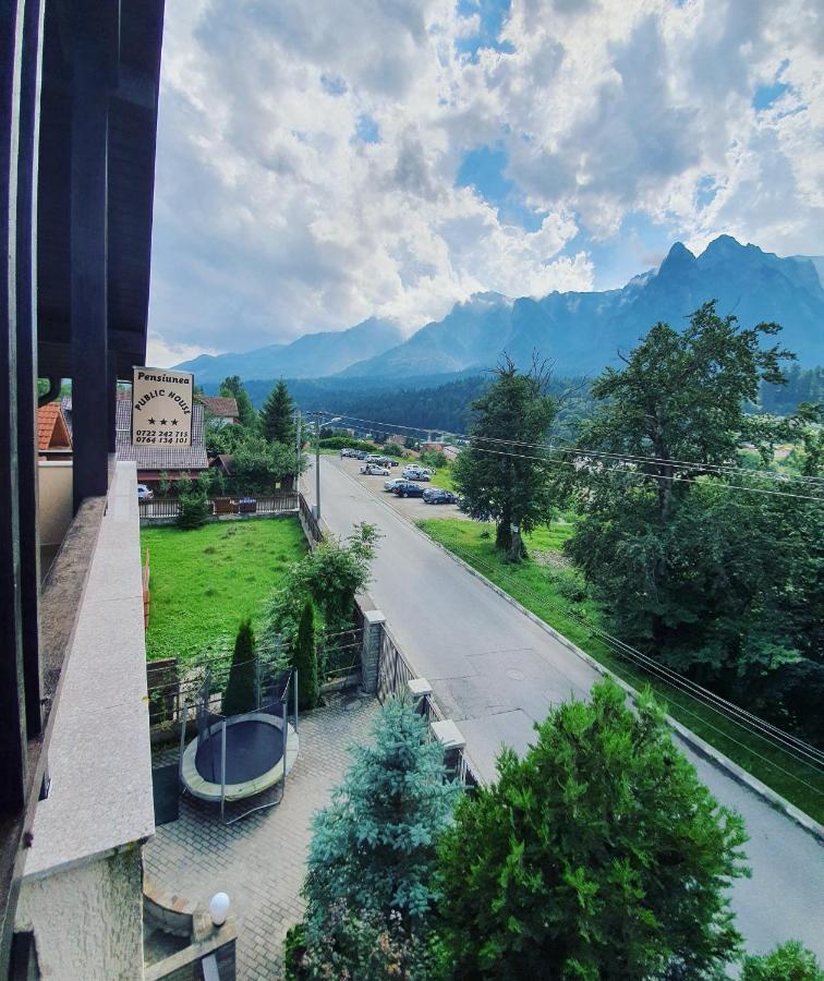 Pensiunea Public House Buşteni Exteriér fotografie