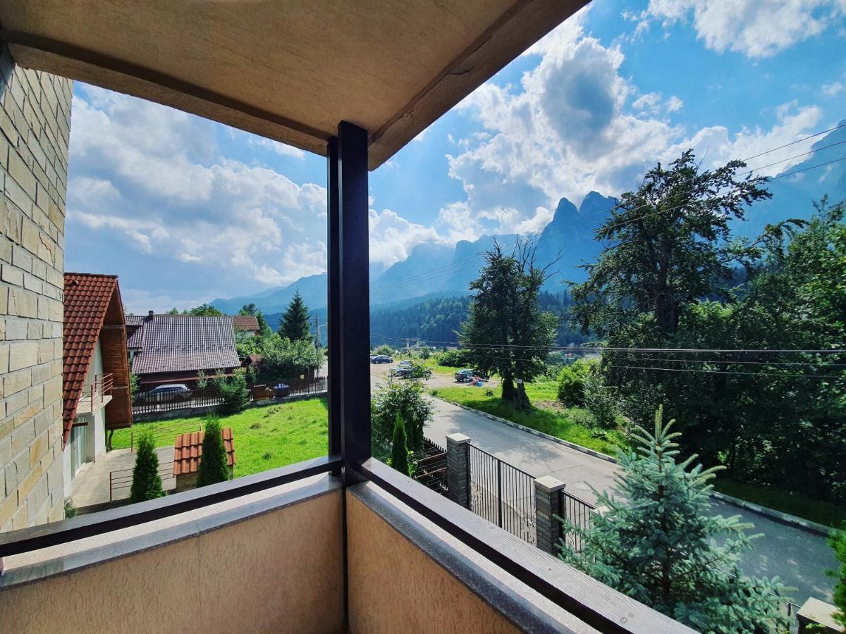 Pensiunea Public House Buşteni Exteriér fotografie