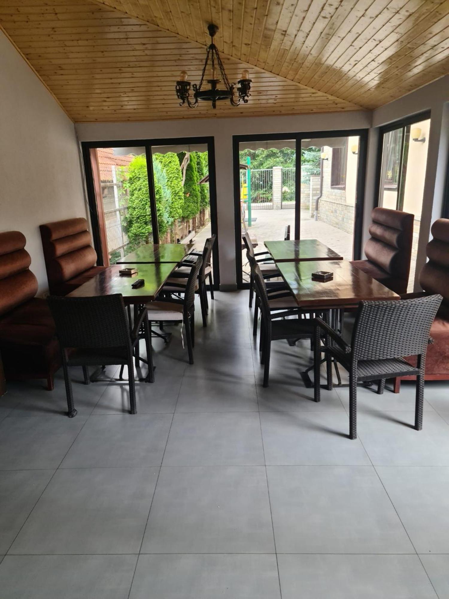 Pensiunea Public House Buşteni Exteriér fotografie
